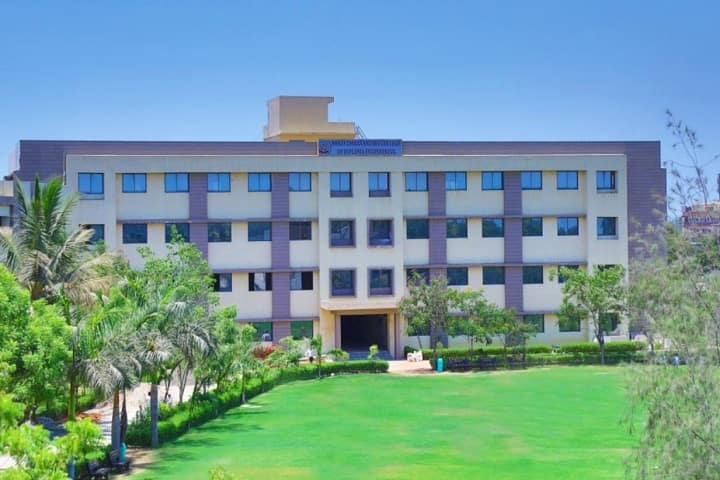Shree Dhanvantary College of Engineering and Technology, Surat campus in Surat, Gujarat, India