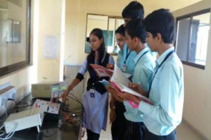 Shree Dhanvantary College of Engineering and Technology campus in Surat, Gujarat, India — photo 4