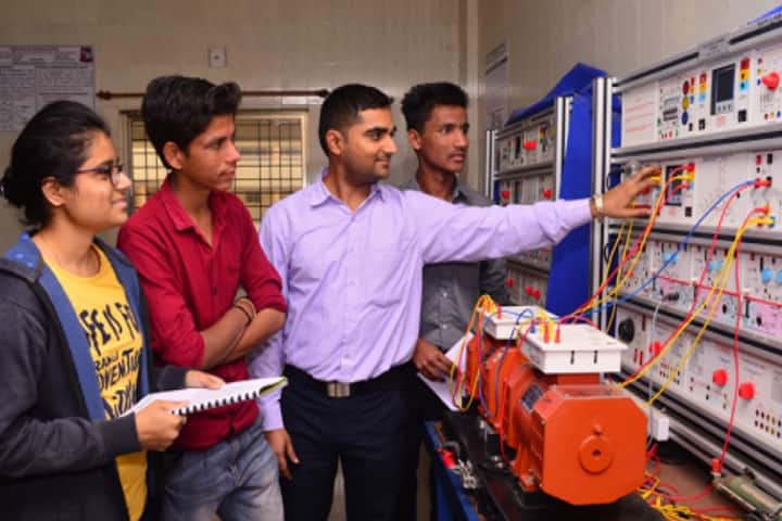 Shree Swaminarayan Institute of Technology campus in Ahmedabad, Gujarat, India — photo 3
