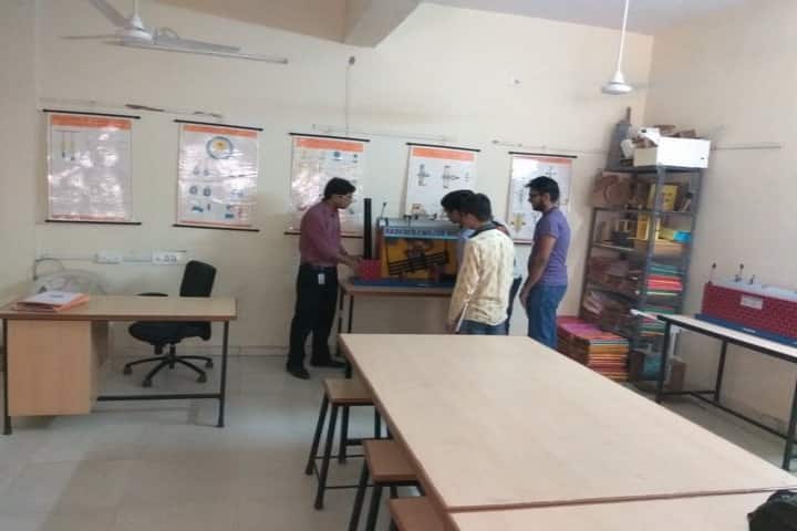 Sardar Patel College Of Engineering campus in Vallabh Vidhyanagar, Gujarat, India — photo 3