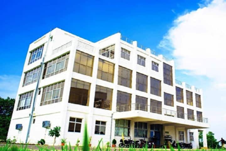 Dayal Group of Institutions campus in Lucknow, Uttar Pradesh, India — photo 1