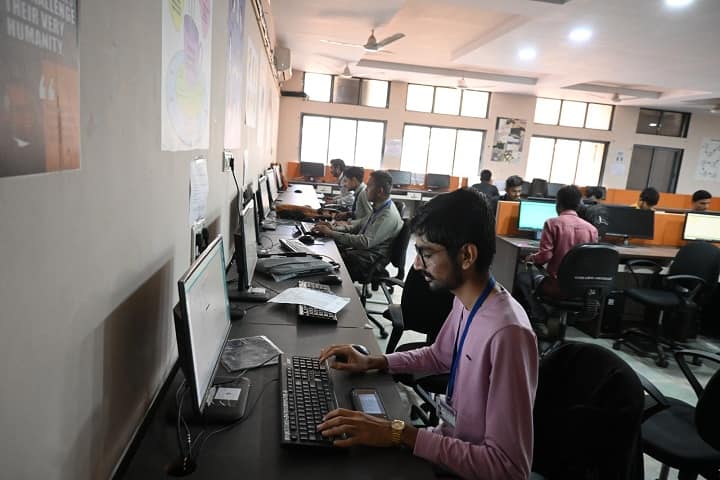 Bhaktraj Dada Khachar Arts and Commerce College campus in Gadhada, Gujarat, India — photo 2