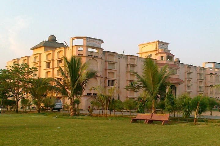 Swaminarayan College of Engineering and Technology campus in Kalol, Gujarat, India — photo 1