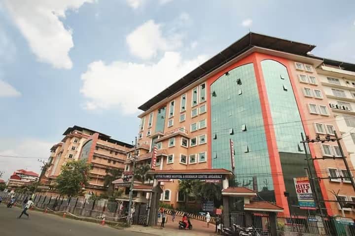 Little Flower Institute of Medical Science and Research campus in Angamaly, Kerala, India — photo 4