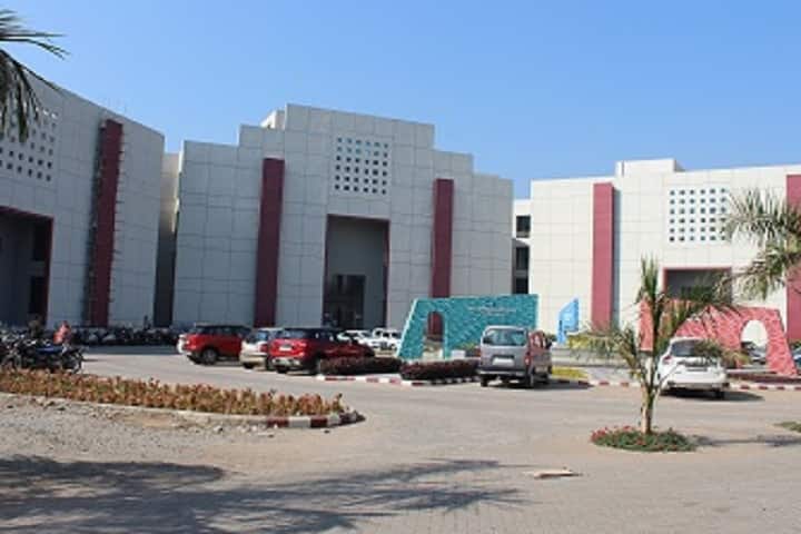 Bhulabhai Vanmalibhai Patel Institute of Management campus in Surat, Gujarat, India — photo 1
