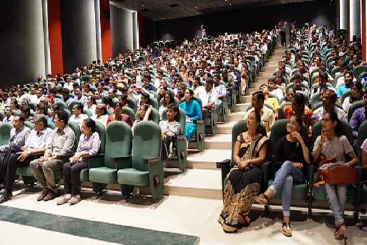 Bhulabhai Vanmalibhai Patel Institute of Management campus in Surat, Gujarat, India — photo 2