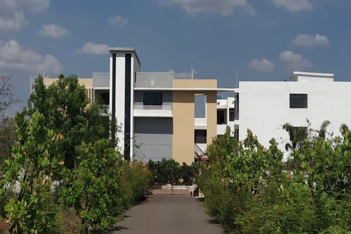 Jagadguru Shankaracharya College of Nursing campus in Raipur, Chhattisgarh, India — photo 1