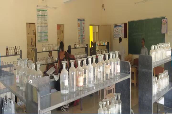 Nirmalaben Kishorbhai Desai Science College campus in Valsad, Gujarat, India — photo 2