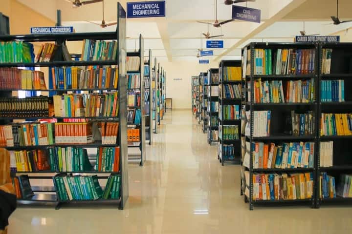 Vinayaka Mission's Law School campus in Chennai, Tamil Nadu, India — photo 4