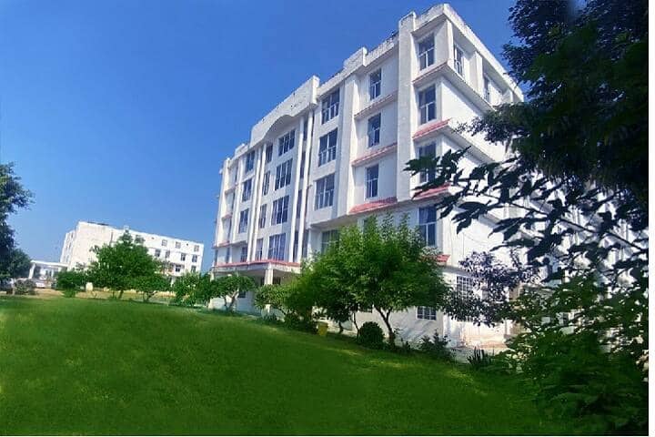 Mahatma Jyotiba Fule Ayurveda Mahavidyalaya campus in Jaipur, Rajasthan, India — photo 1