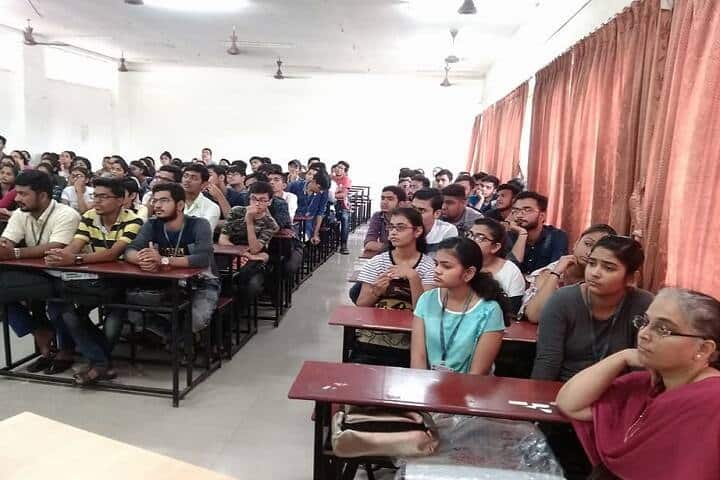 BRCM College of Business Administration campus in Surat, Gujarat, India — photo 3