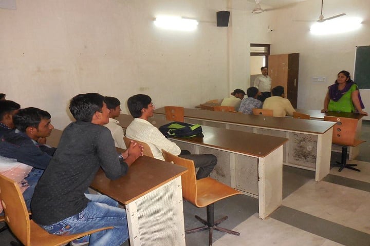 BH Gardi College of Engineering and Technology campus in Rajkot, Gujarat, India — photo 2
