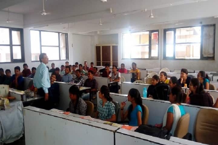 VVP Engineering College campus in Rajkot, Gujarat, India — photo 3
