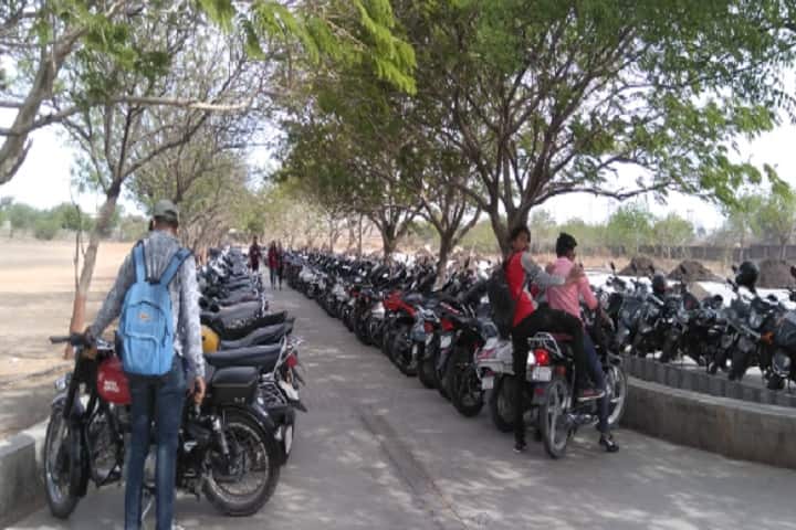 VVP Engineering College campus in Rajkot, Gujarat, India — photo 4