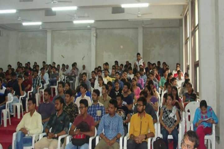 VVP Engineering College campus in Rajkot, Gujarat, India — photo 5
