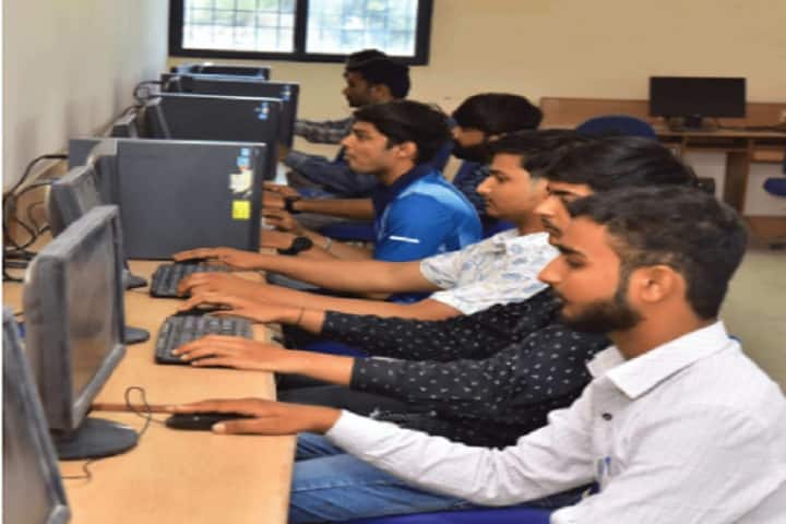 Shree Kankeshwari Deviji Institute of Technology campus in Jamnagar, Gujarat, India — photo 4