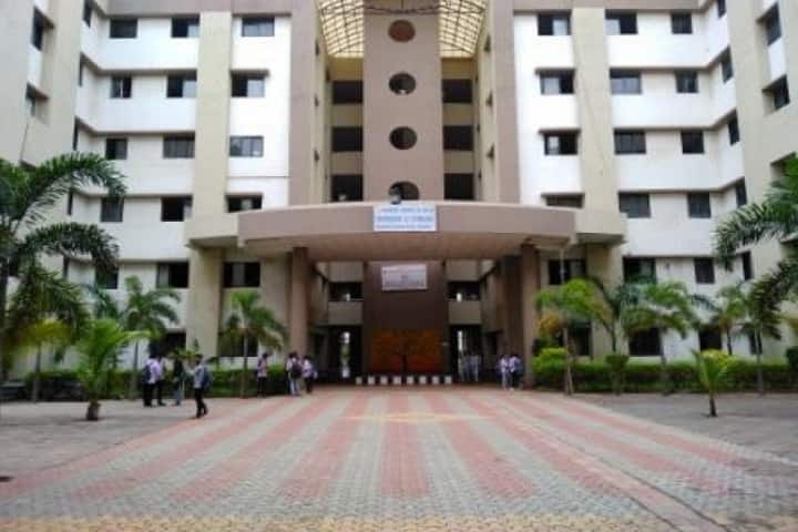 Mahavir Swami College of Engineering and Technology campus in Surat, Gujarat, India — photo 1