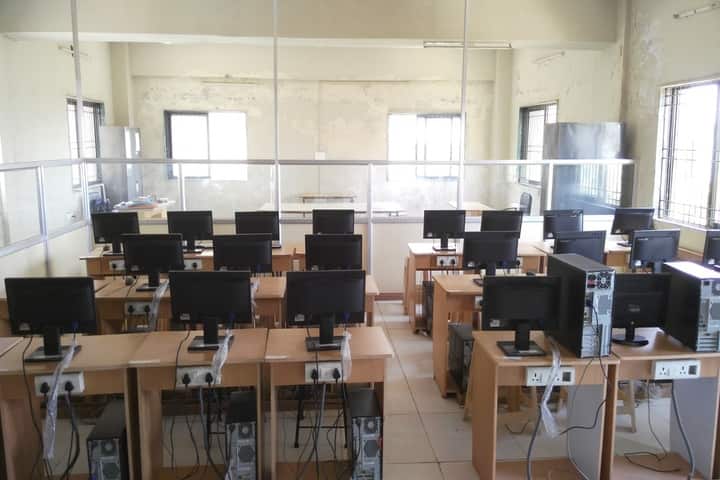 Mahavir Swami College of Engineering and Technology campus in Surat, Gujarat, India — photo 3
