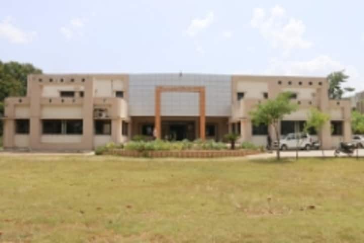 Indubhai Patel College of Pharmacy and Research Centre campus in Dharmaj, Gujarat, India — photo 1
