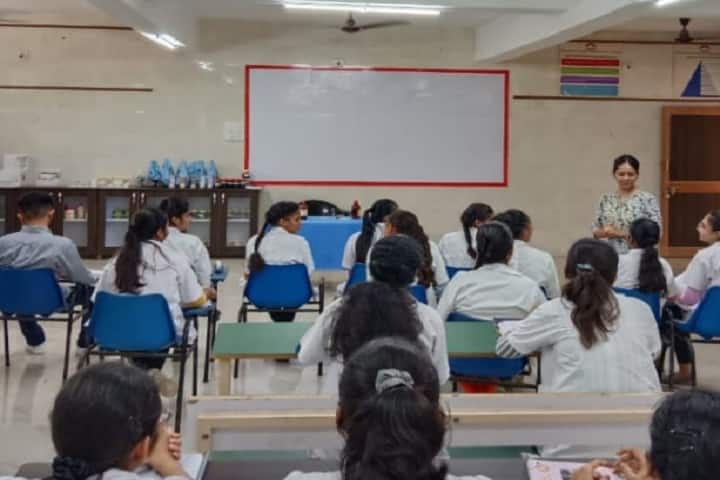 Swaminarayan Gurukul Homoeopathic Medical College and Hospital campus in Jamnagar, Gujarat, India — photo 2