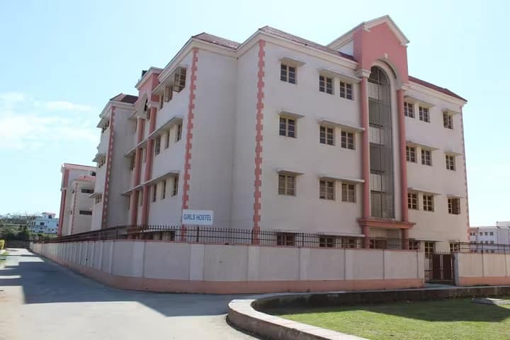 Uttaranchal University campus in Dehradun, Uttarakhand, India — photo 2