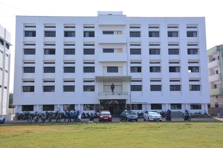 Shri Shivaji Education Society Amravati's Science College, Nagpur campus in Nagpur, Maharashtra, India