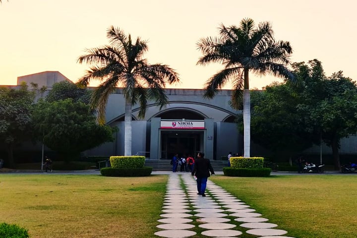 Institute of Technology campus in Ahmedabad, Gujarat, India — photo 1