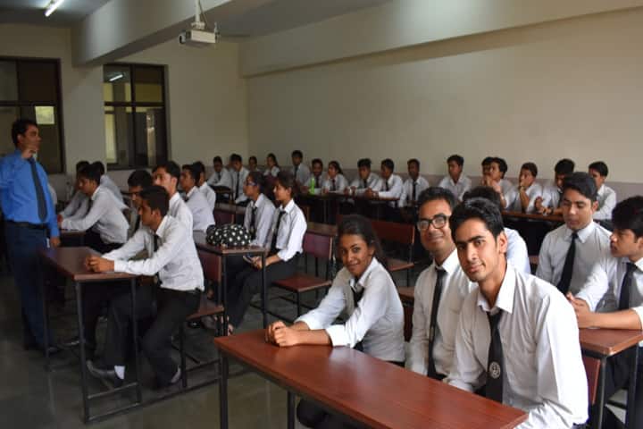 Sunderdeep College of Hotel Management campus in Ghaziabad, Uttar Pradesh, India — photo 3