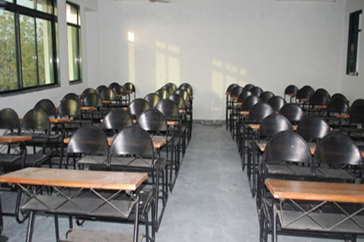 Shree ML Kakadiya MCA Mahila College campus in Amreli, Gujarat, India — photo 2