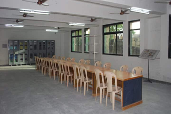 Shree ML Kakadiya MCA Mahila College campus in Amreli, Gujarat, India — photo 3