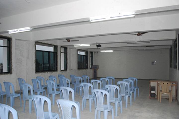 Shree ML Kakadiya MCA Mahila College campus in Amreli, Gujarat, India — photo 5