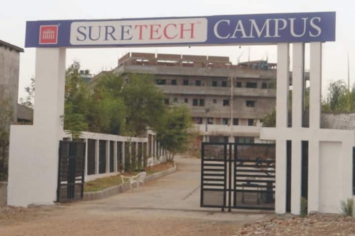 Suretech College of Nursing campus in Nagpur, Maharashtra, India — photo 1