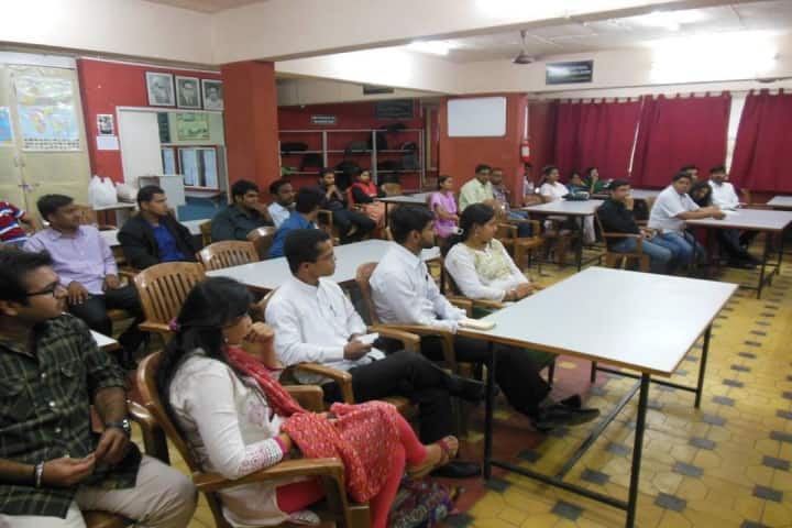 Modern Law College Pune campus in Pune, Maharashtra, India — photo 1