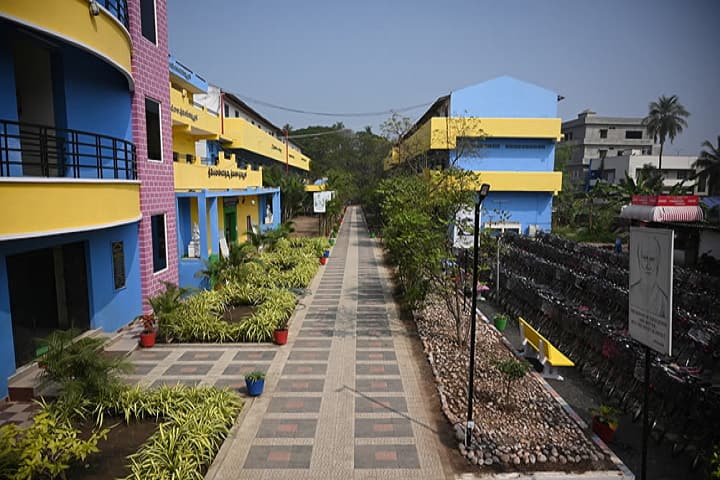 BRR and GKR Chambers Degree College campus in Palakollu, Andhra Pradesh, India — photo 2