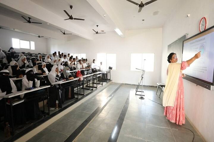Omar Homoeopathic Medical College and Research Centre campus in Jalna, Maharashtra, India — photo 3