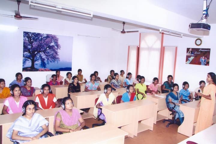 Cauvery College for Women campus in Tiruchirappalli, Tamil Nadu, India — photo 3