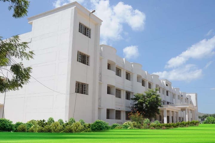 Ranippettai Engineering College campus in Vellore, Tamil Nadu, India — photo 2