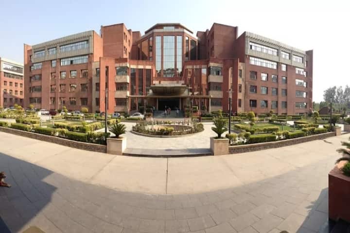 Amity Business School (ABS) Noida campus in Noida, Uttar Pradesh, India — photo 1