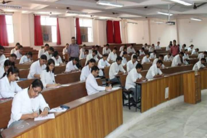 Rohilkhand Medical College and Hospital campus in Bareilly, Uttar Pradesh, India — photo 4