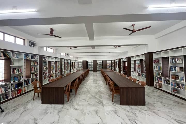 Christ College campus in Thiruvananthapuram, Kerala, India — photo 5