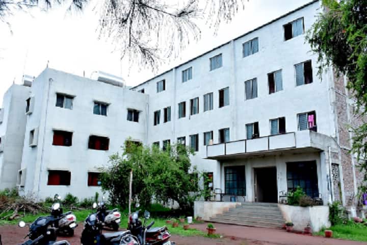 Phaltan Education Society's College of Agriculture campus in Phaltan, Maharashtra, India — photo 4