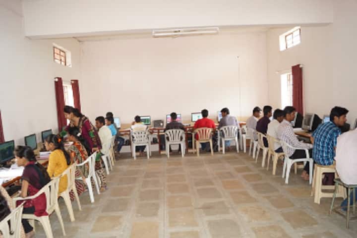 Phaltan Education Society's College of Agriculture campus in Phaltan, Maharashtra, India — photo 5