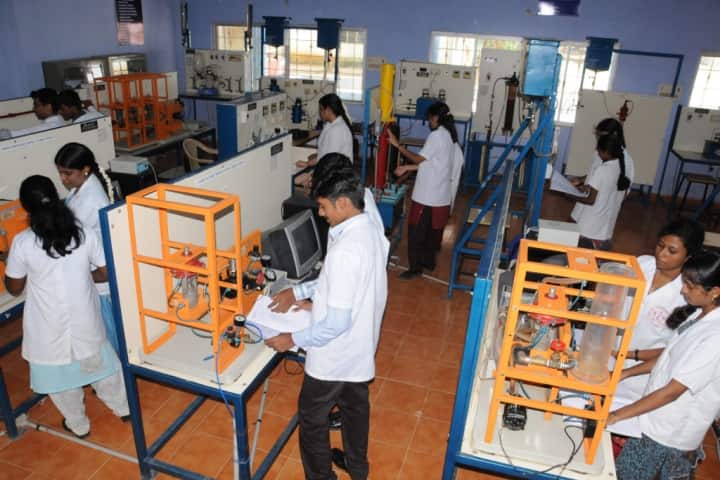 Vel Tech High Tech Dr Rangarajan Dr Sakunthala Engineering College campus in Chennai, Tamil Nadu, India — photo 2