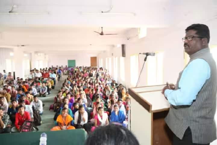 Sunderrao Solanke Mahavidyalaya campus in Majalgaon, Maharashtra, India — photo 1