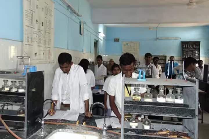 Sunderrao Solanke Mahavidyalaya campus in Majalgaon, Maharashtra, India — photo 4