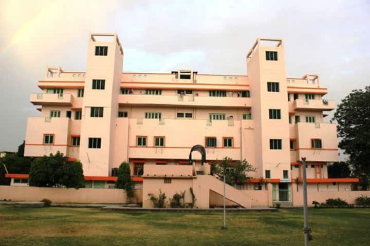 Vivekananda College of Nursing campus in Lucknow, Uttar Pradesh, India — photo 1