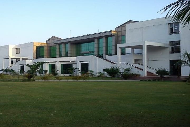 Ch Devi Lal College of Ayurveda campus in Yamuna Nagar, Haryana, India — photo 1