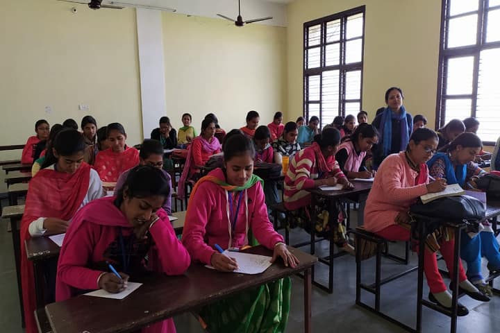 Gurjar Kanya Vidya Mandir campus in Yamuna Nagar, Haryana, India — photo 3
