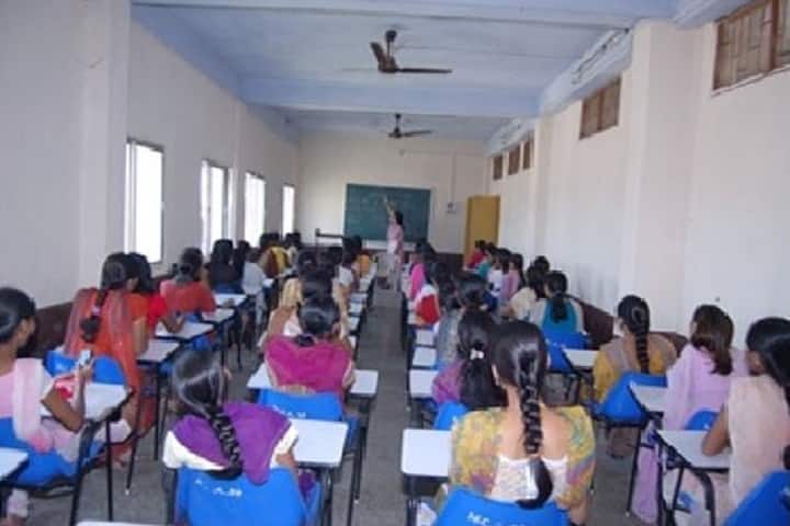Dr Suryakanta R Ajmera MCA College for Women campus in Dhule, Maharashtra, India — photo 4