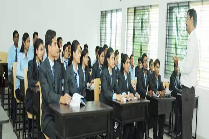 Kamla Nehru Mahavidyalaya campus in Nagpur, Maharashtra, India — photo 2